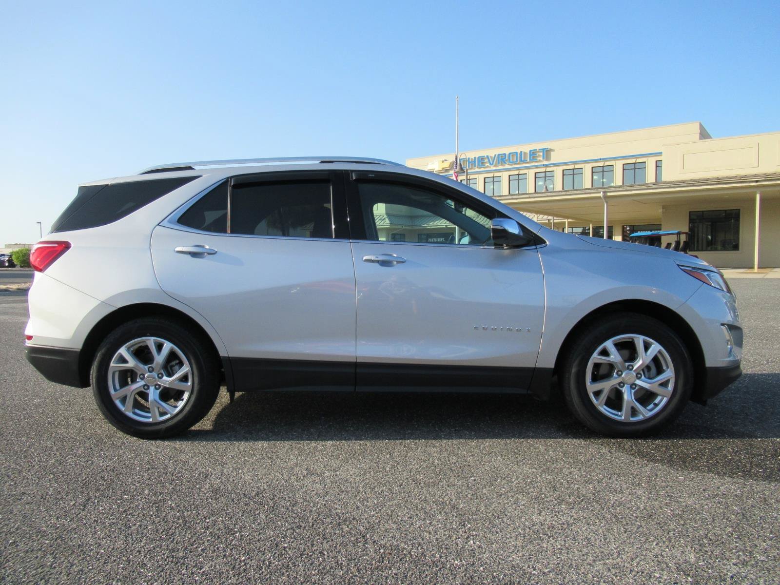 Used 2021 Chevrolet Equinox Premier FWD image 2