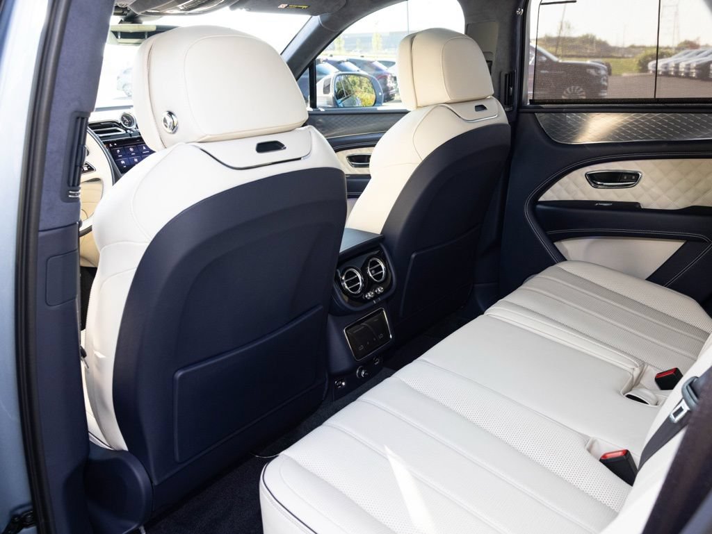 Used 2023 Bentley Bentayga AWD/4WD image 56