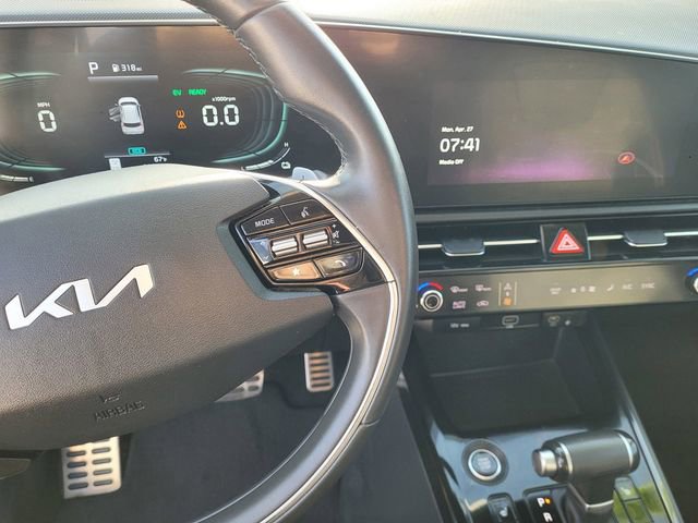 Used 2023 Kia Niro EX Touring FWD image 21