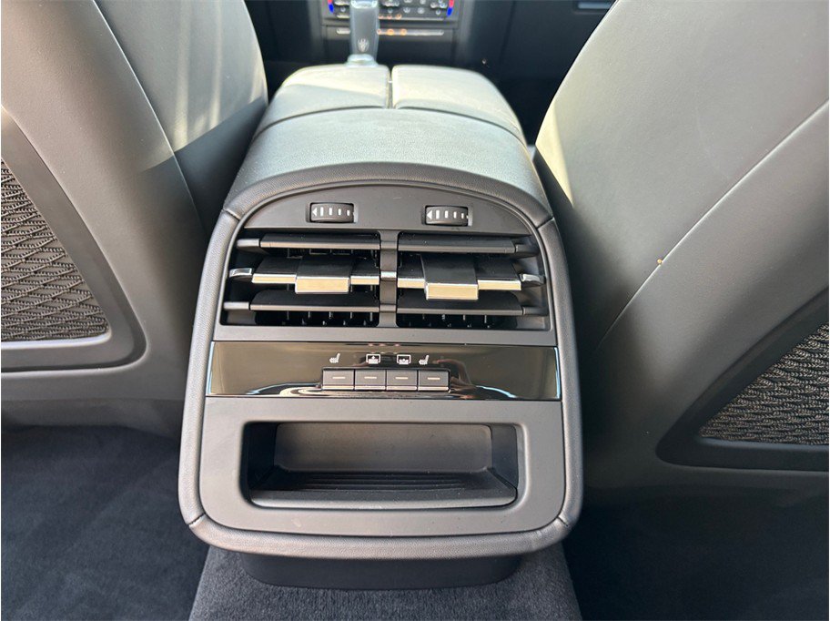 Used 2022 Maserati Quattroporte Trofeo RWD image 45