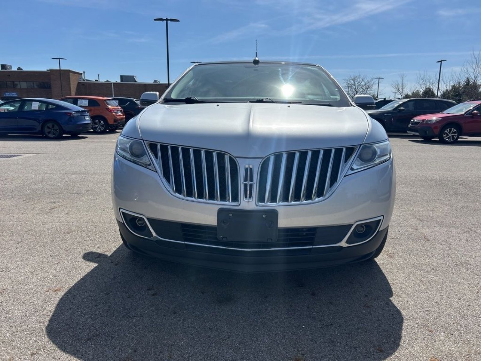 Used 2013 Lincoln MKX FWD image 3