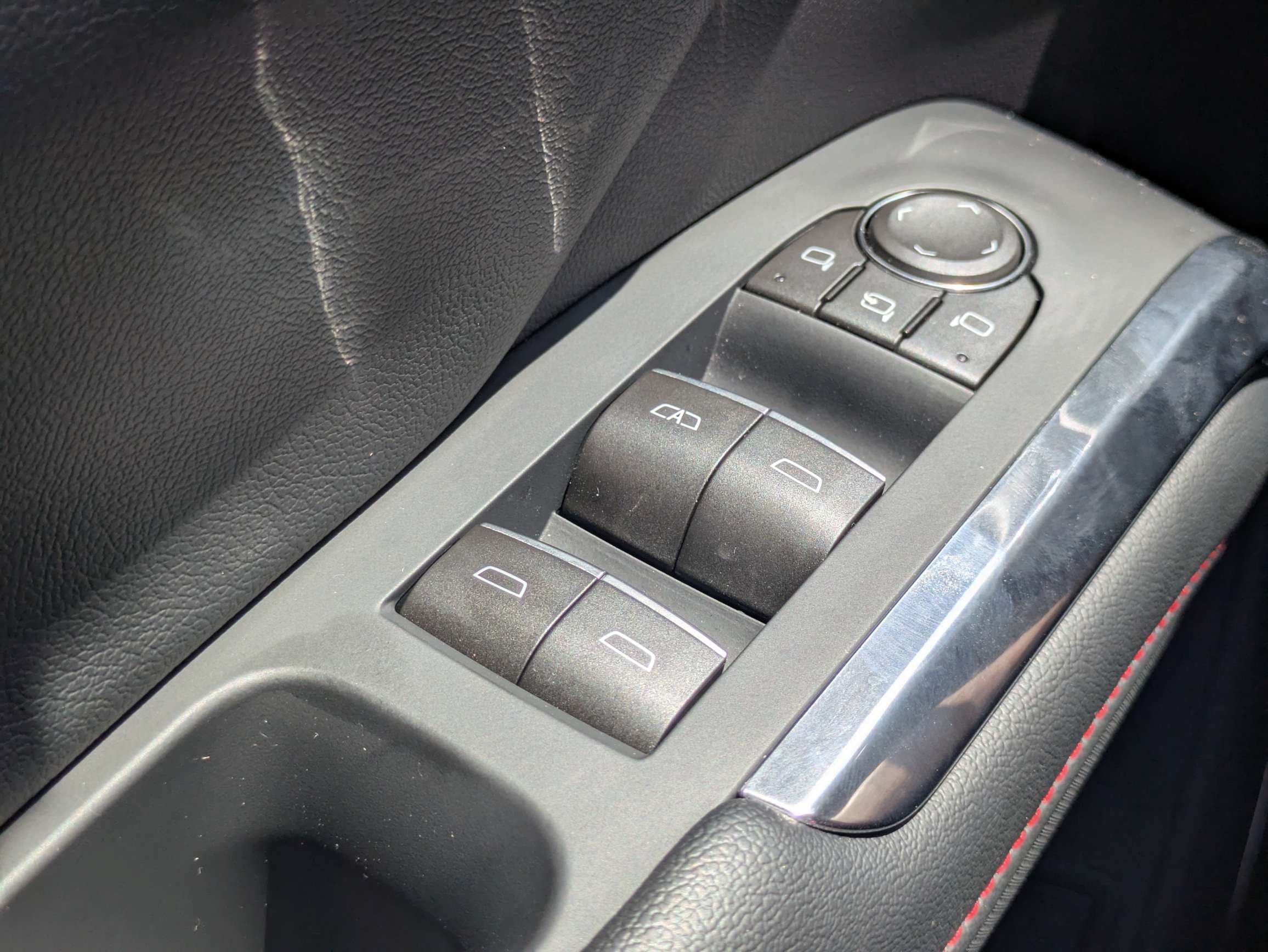 Used 2026 Chevrolet Traverse RS FWD image 26