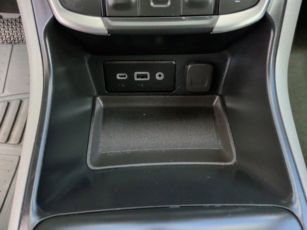 Used 2024 GMC Terrain SLE image 27