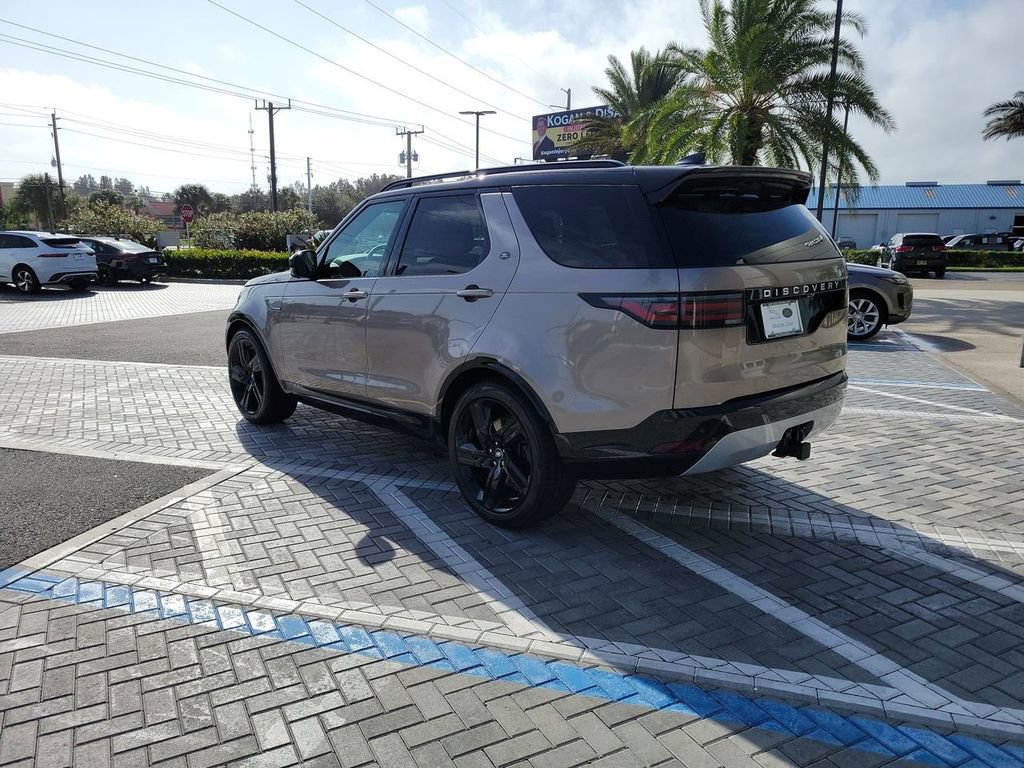 New 2025 Land Rover Discovery Metropolitan Edition AWD/4WD image 3