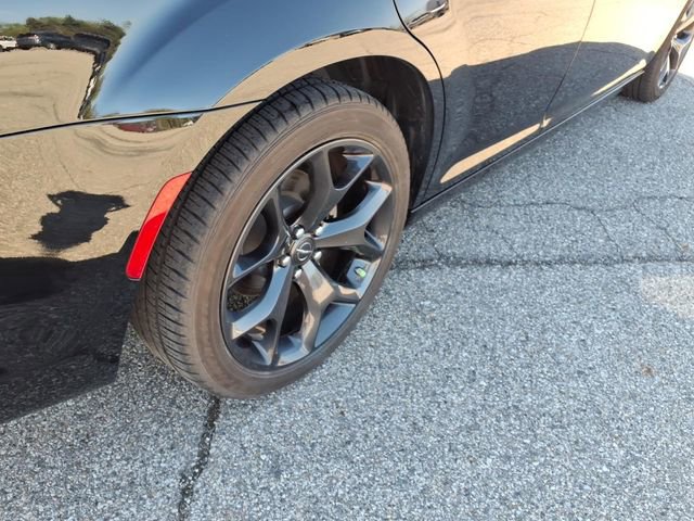 Used 2023 Chrysler 300 Touring w/ Sport Appearance Package RWD image 4