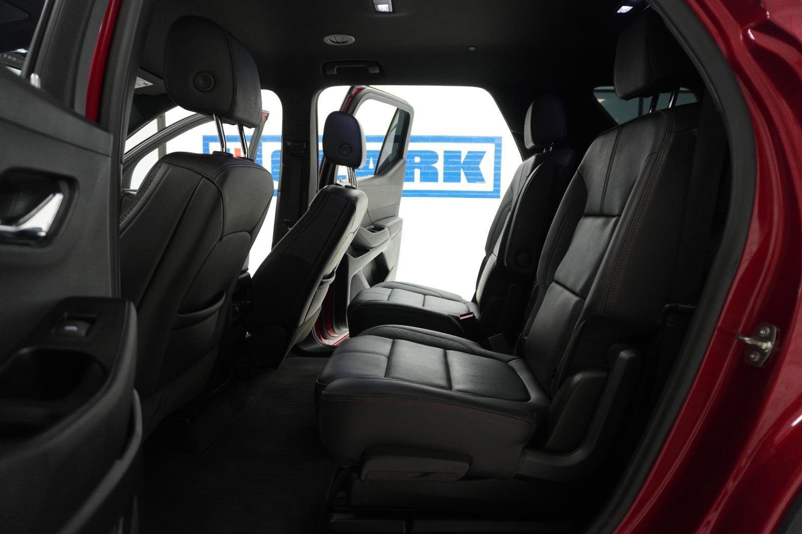 Used 2023 Chevrolet Traverse RS image 39