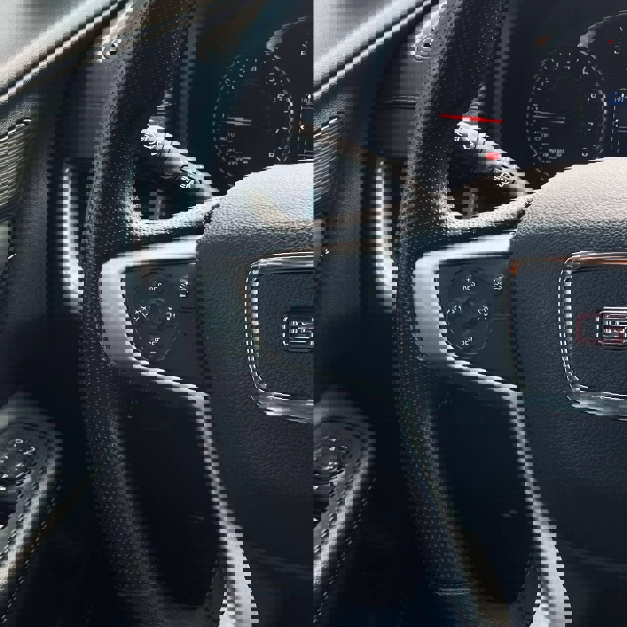 Used 2024 GMC Terrain SLE image 13