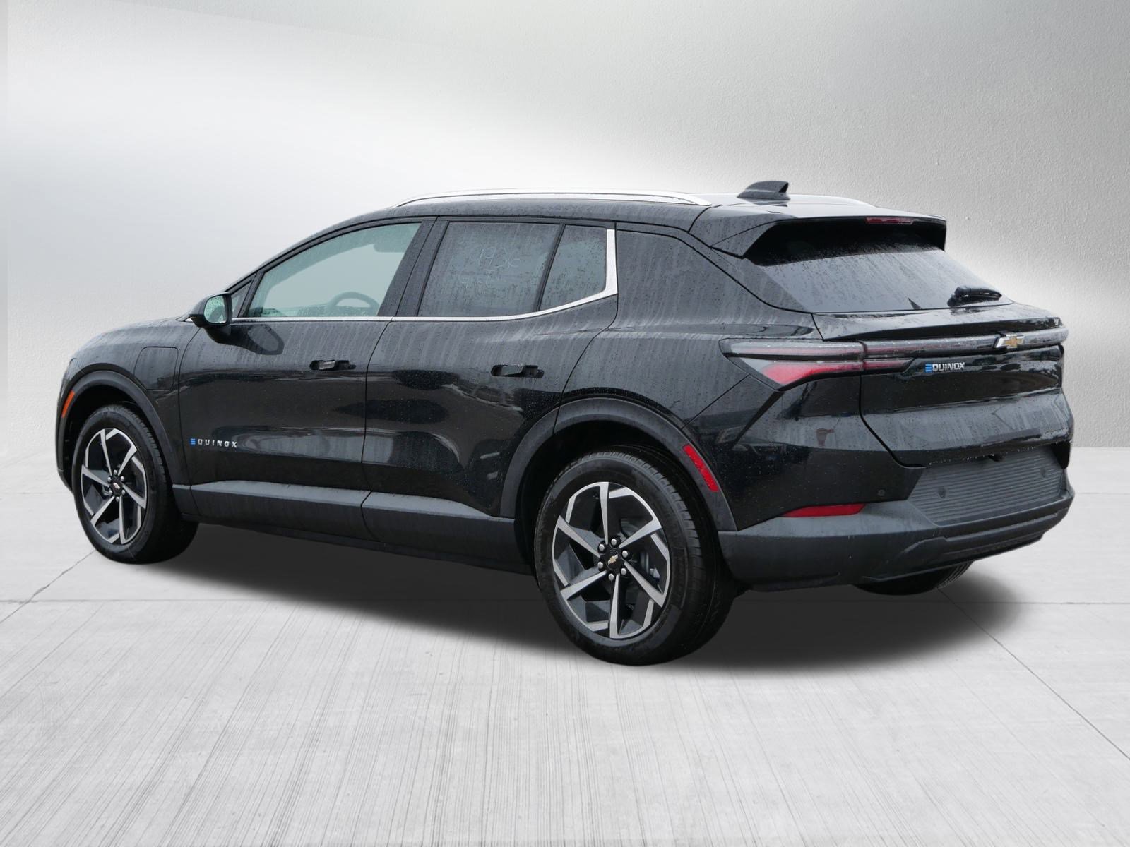 New 2026 Chevrolet Equinox EV LT image 2