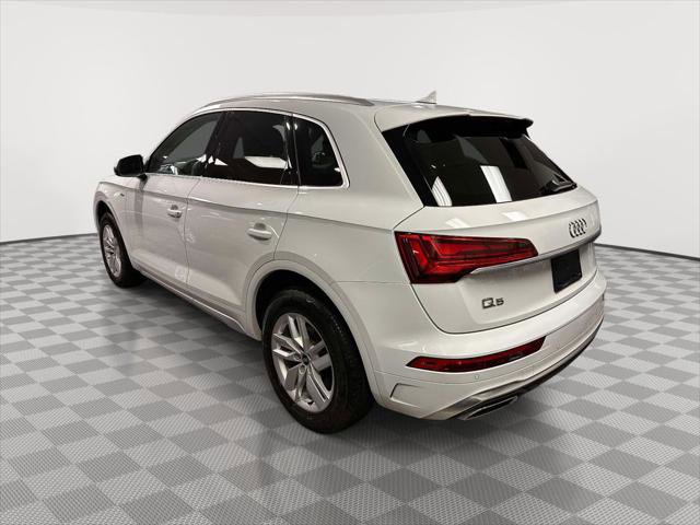 Used 2023 Audi Q5 2.0T Premium w/ Convenience Package AWD/4WD image 2