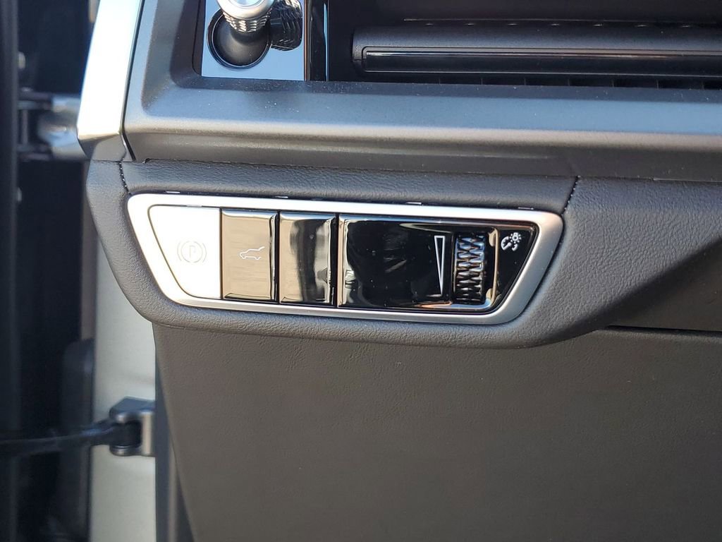 New 2026 Cadillac Vistiq Sport image 17