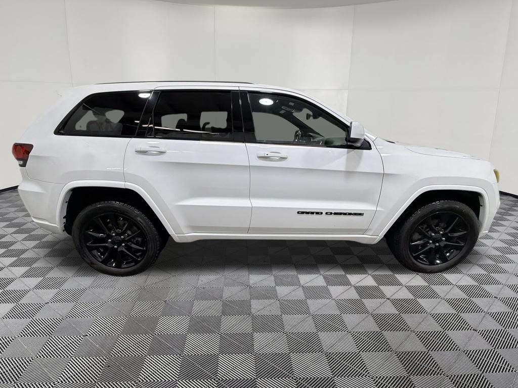 Used 2018 Jeep Grand Cherokee Altitude AWD/4WD image 7
