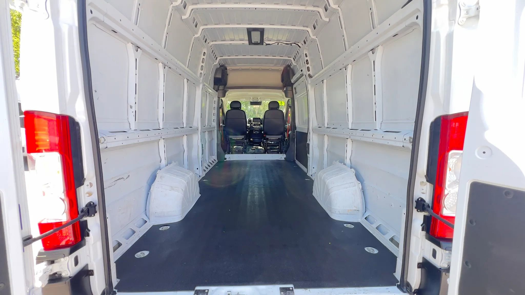 Used 2023 RAM ProMaster 3500 w/ Lane Management Group FWD image 13