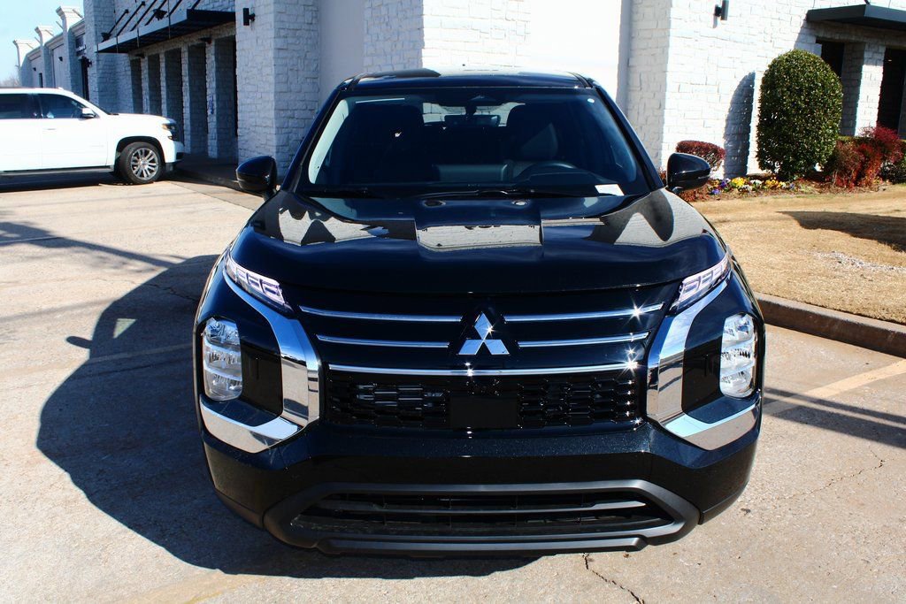 New 2026 Mitsubishi Outlander ES image 4