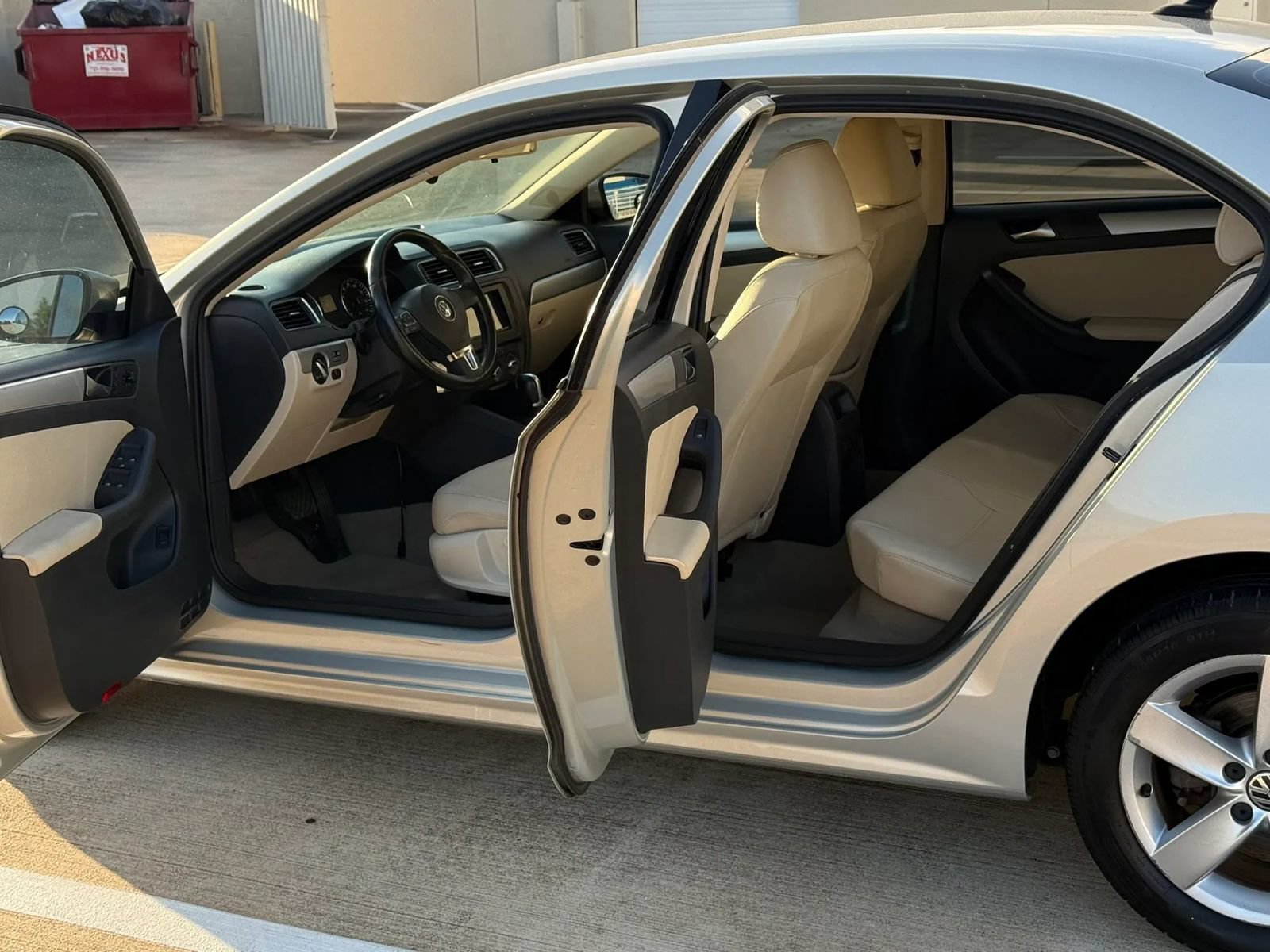 Used 2012 Volkswagen Jetta TDI FWD image 9