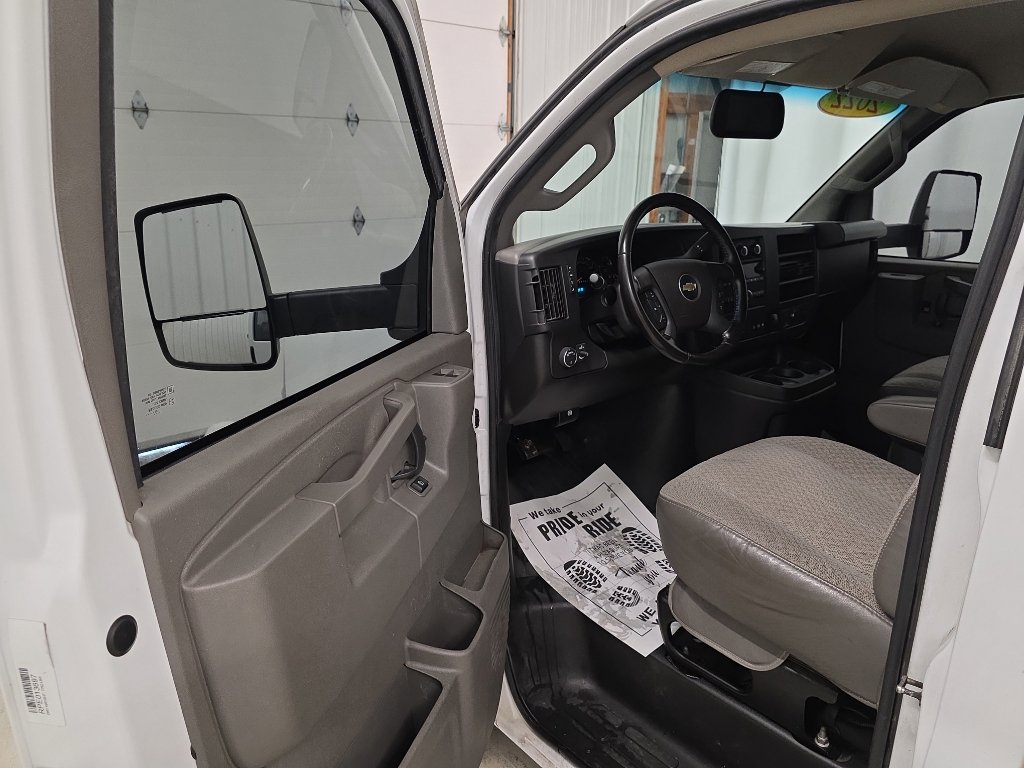 Used 2022 Chevrolet Express 3500 w/ Power Convenience Package image 22