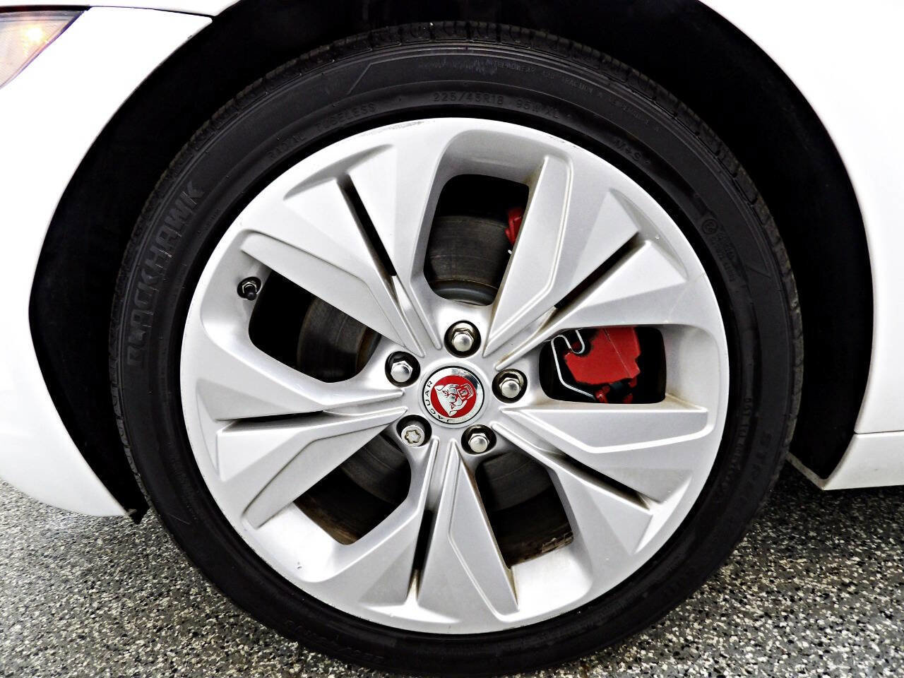 Used 2020 Jaguar XE S image 20