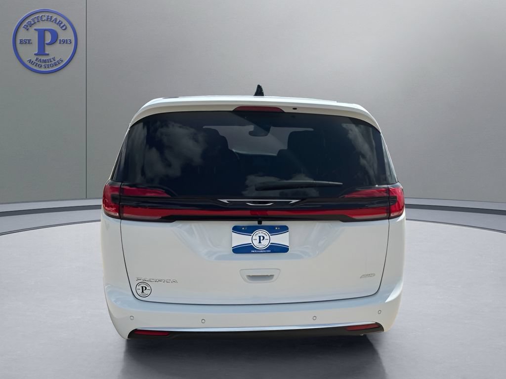 New 2027 Chrysler Pacifica Select AWD/4WD image 6