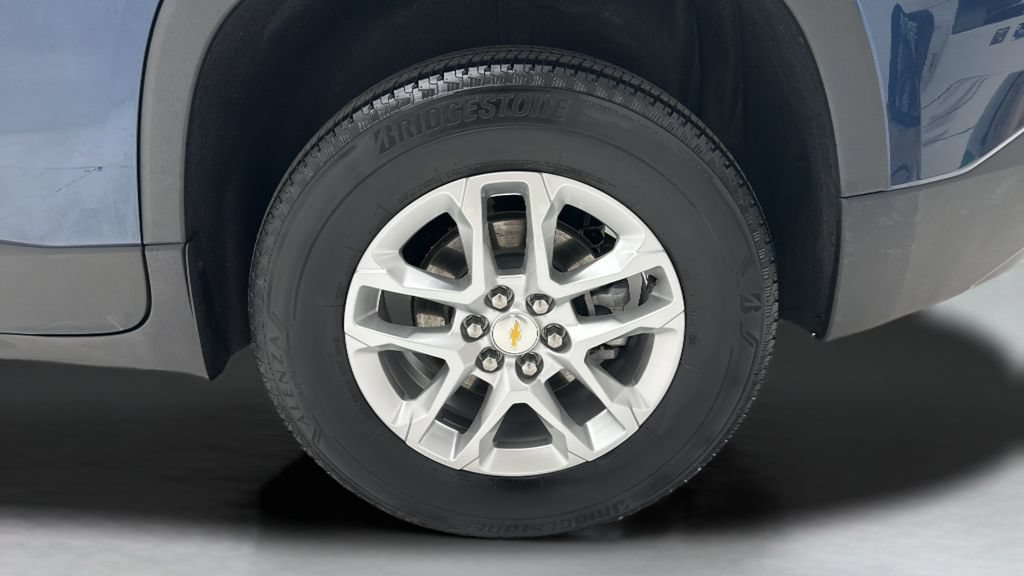 Used 2023 Chevrolet Traverse LS w/ Safety Package AWD/4WD image 8