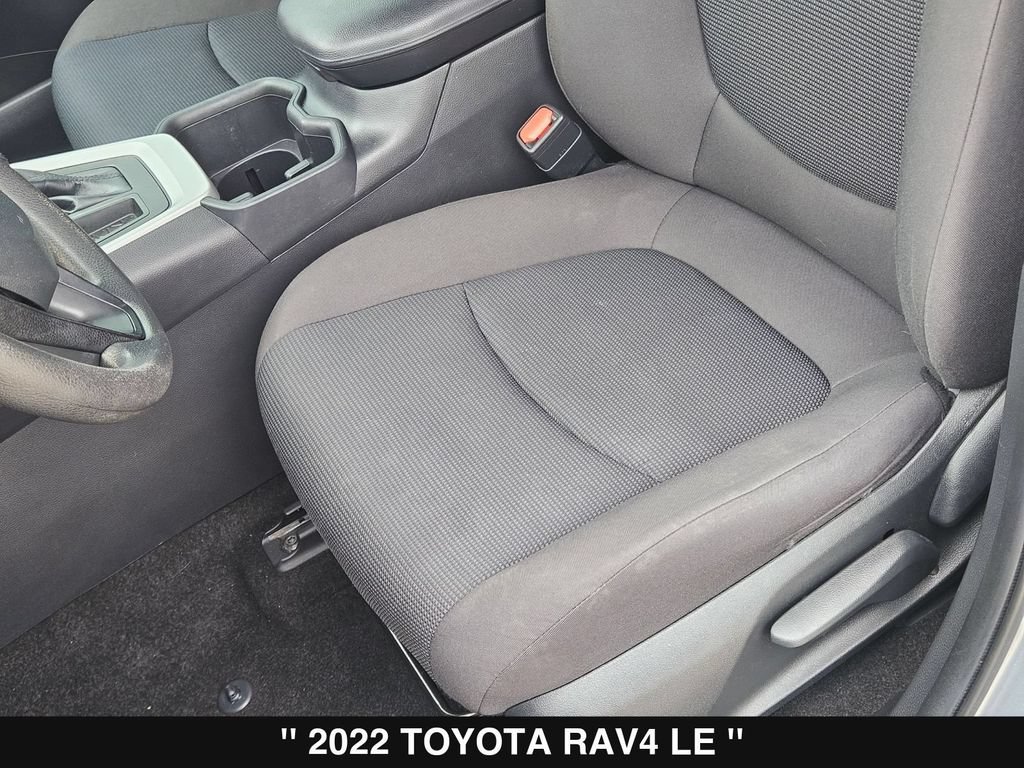 Used 2022 Toyota RAV4 LE FWD image 16