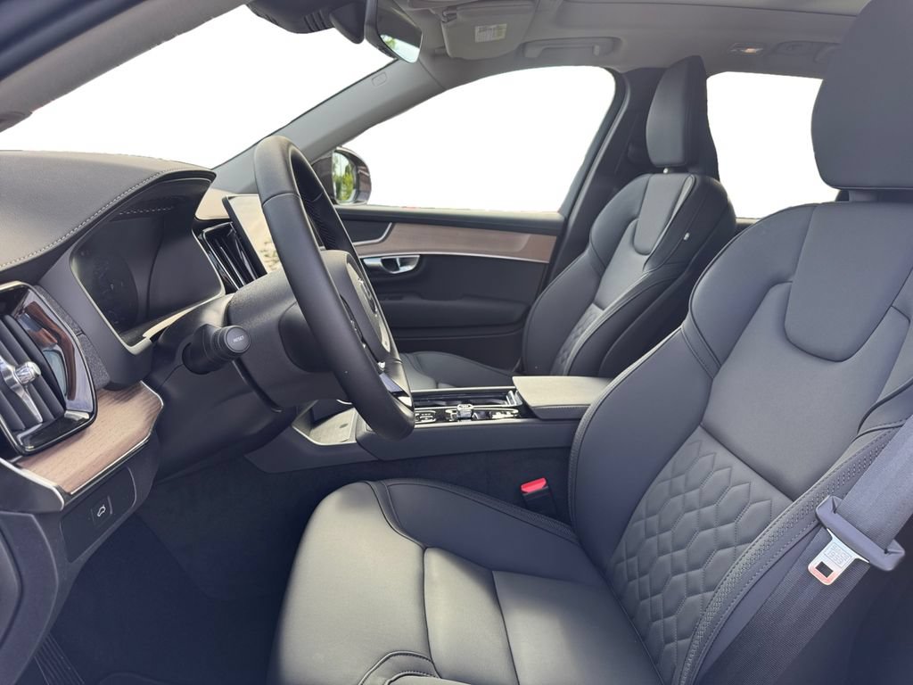 Certified 2025 Volvo XC90 B5 Core AWD/4WD image 11