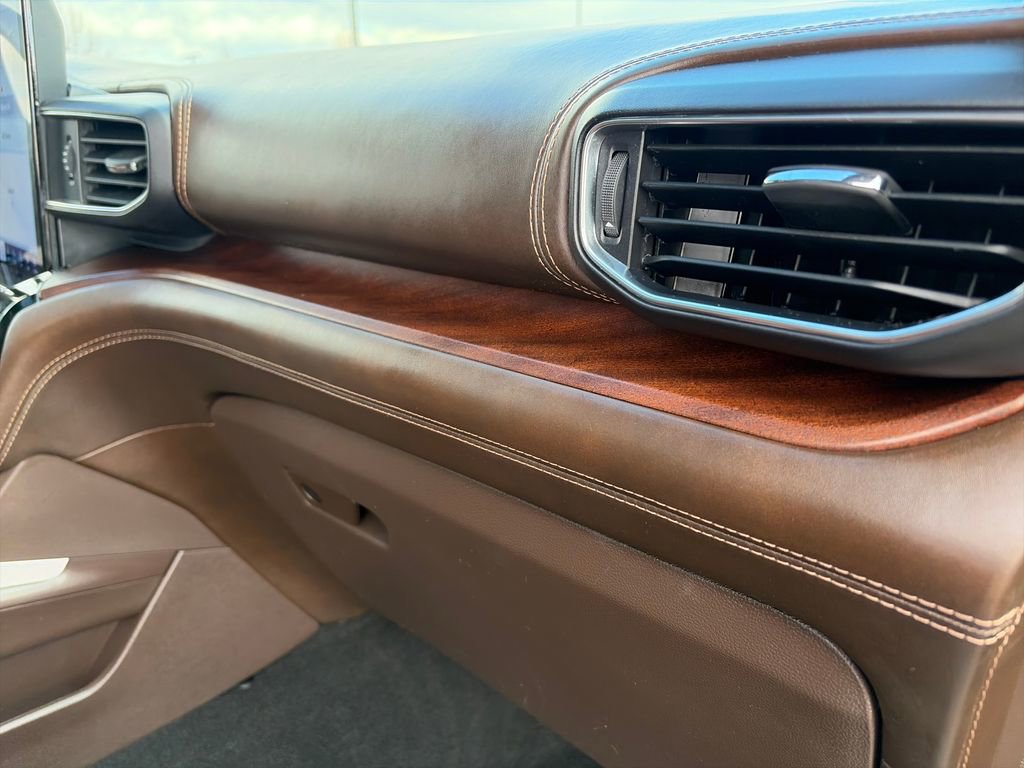 Used 2023 Ford Explorer King Ranch w/ Technology Package image 13