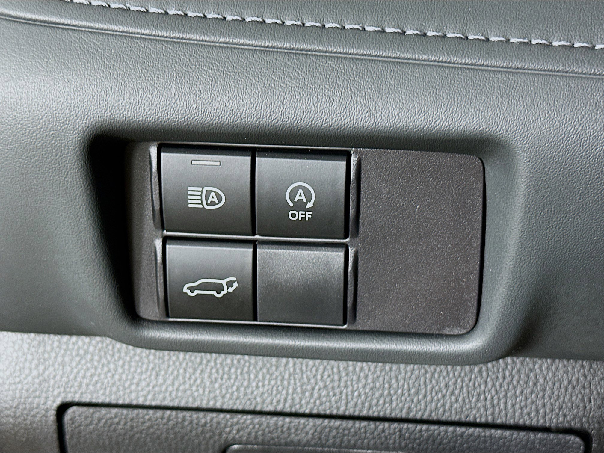 Used 2025 Toyota Highlander LE FWD image 17