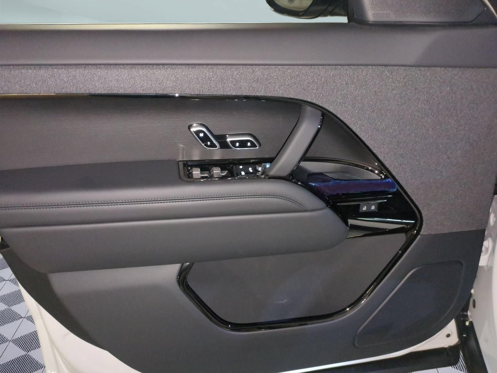 New 2026 Land Rover Range Rover Sport Dynamic SE AWD/4WD image 11