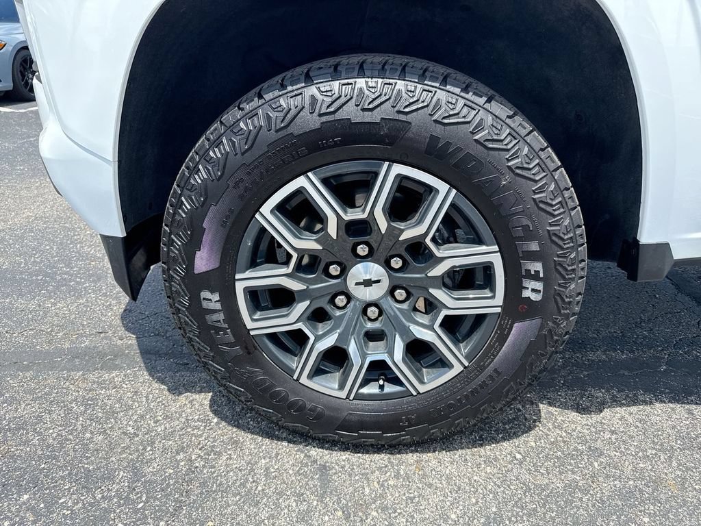 Used 2025 Chevrolet Colorado Z71 AWD/4WD image 10