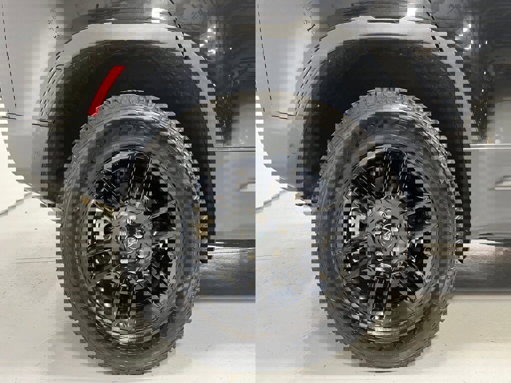 Used 2024 Land Rover Defender 110 S image 15