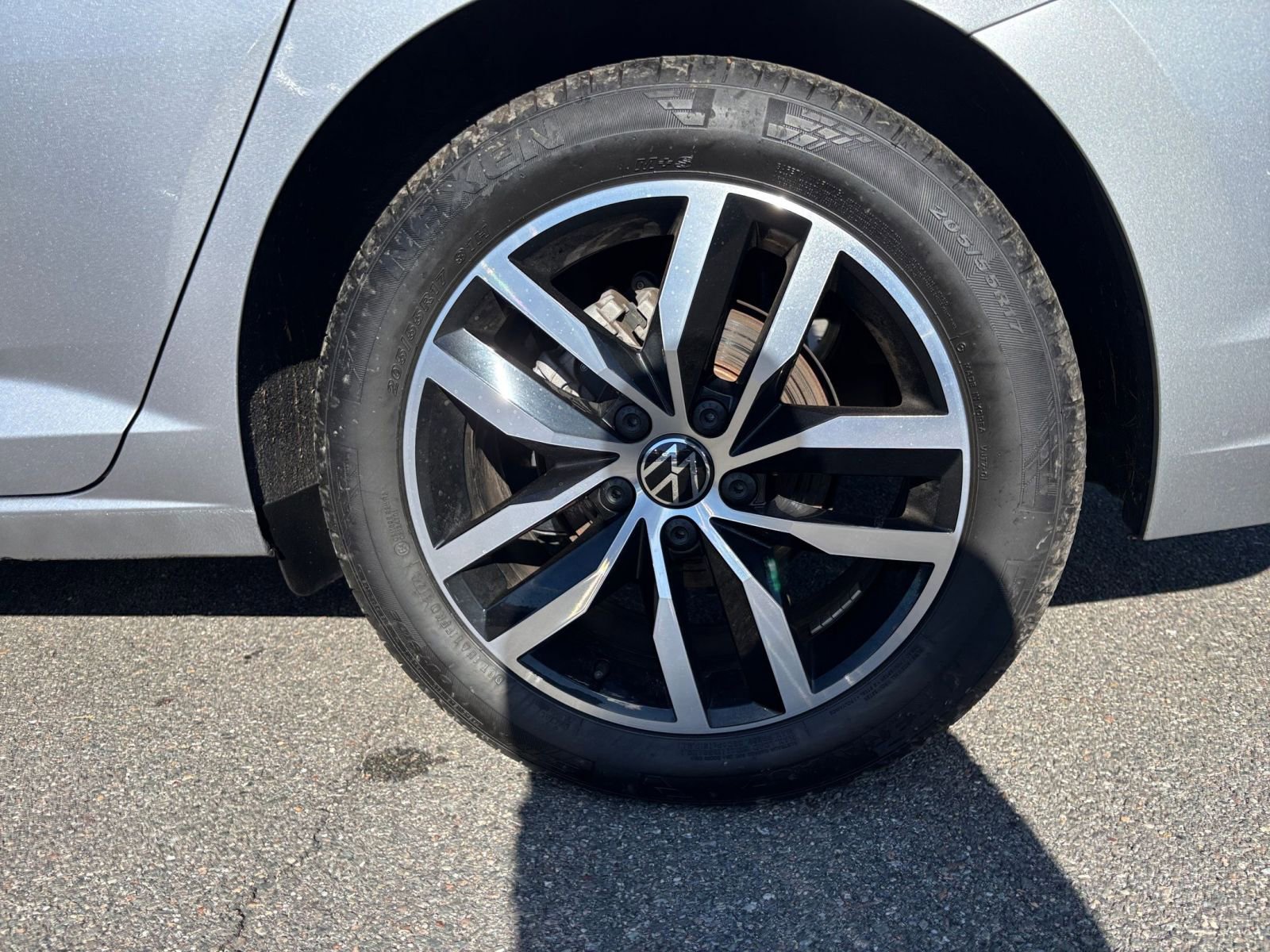 Used 2025 Volkswagen Jetta SE image 29