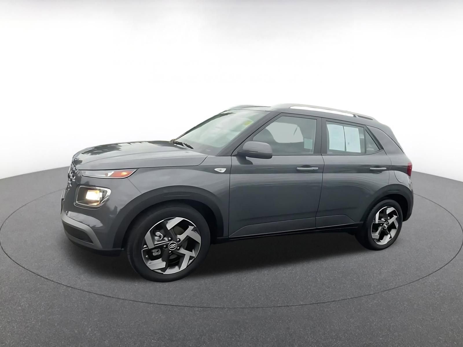 Used 2025 Hyundai Venue SEL image 8
