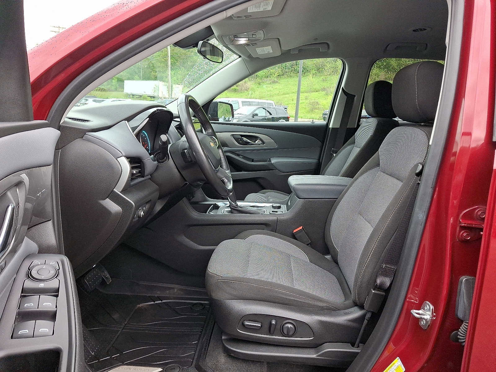 Used 2019 Chevrolet Traverse LT w/ LPO, Blackout Package AWD/4WD image 13
