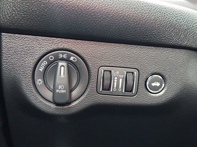 Used 2021 Dodge Challenger SXT w/ Driver Convenience Group image 17