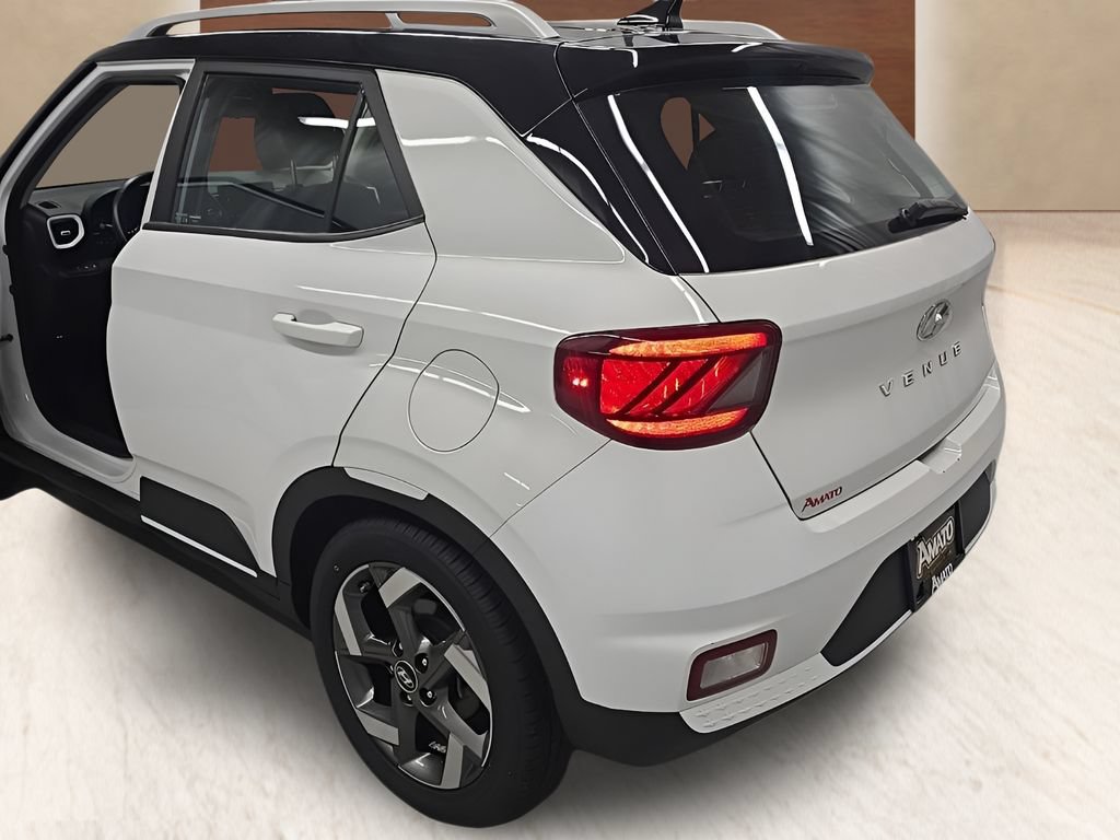 Used 2022 Hyundai Venue Limited FWD image 38