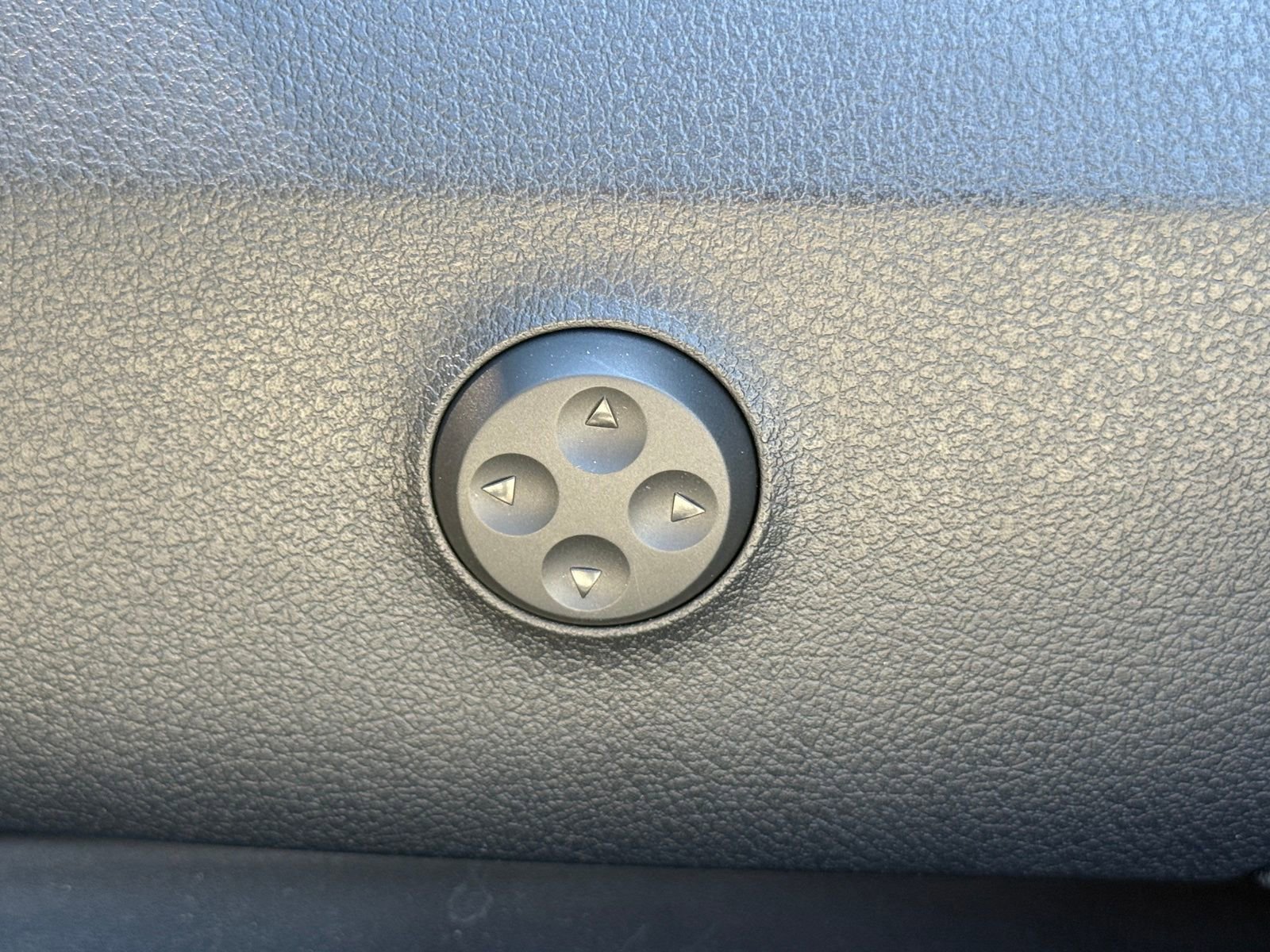 Used 2025 Mercedes-Benz GLC 300 image 25