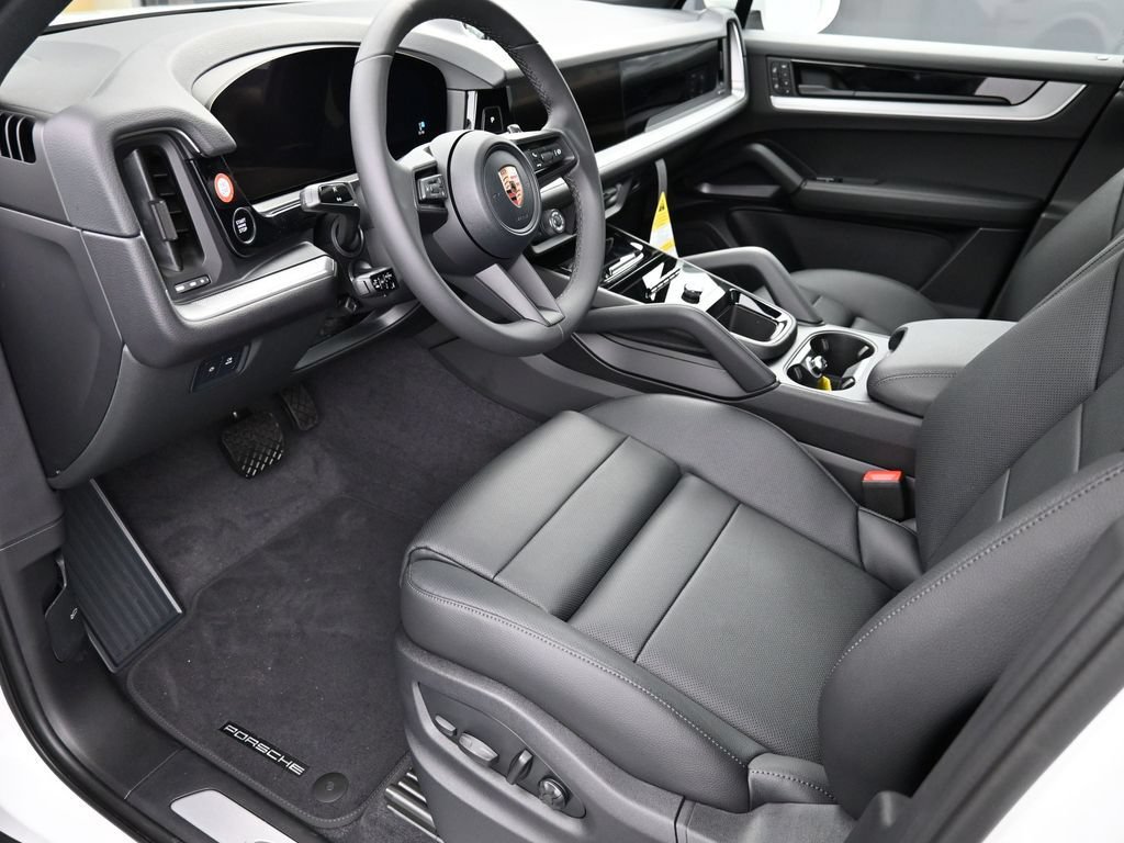 Certified 2026 Porsche Cayenne E-Hybrid AWD/4WD image 4