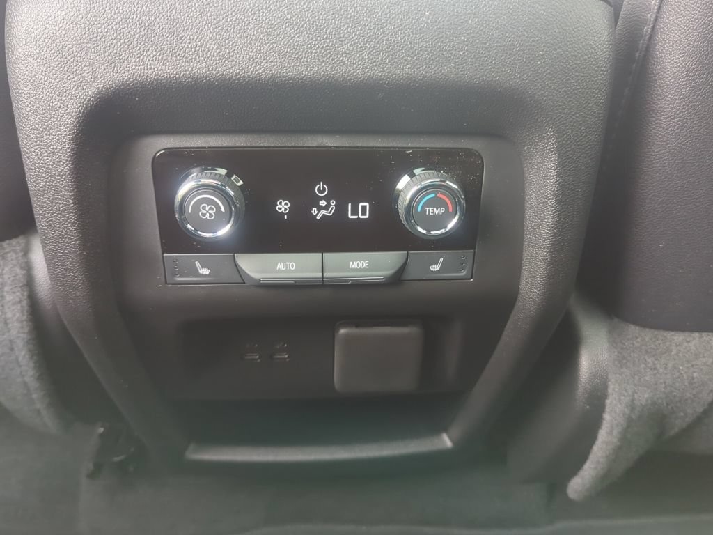 Certified 2026 Chevrolet Traverse High Country AWD/4WD image 34
