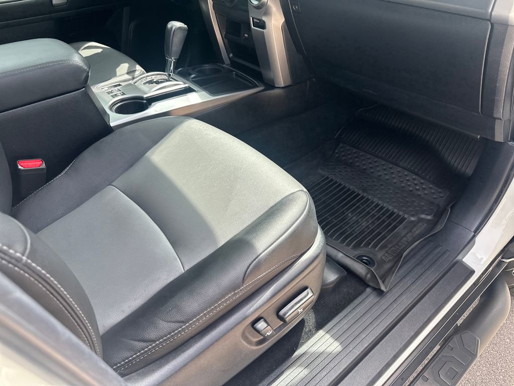 Used 2023 Toyota 4Runner SR5 Premium w/ Moonroof Package RWD image 38