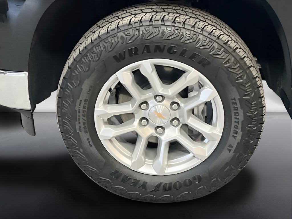 Used 2025 Chevrolet Silverado 1500 LT AWD/4WD image 31