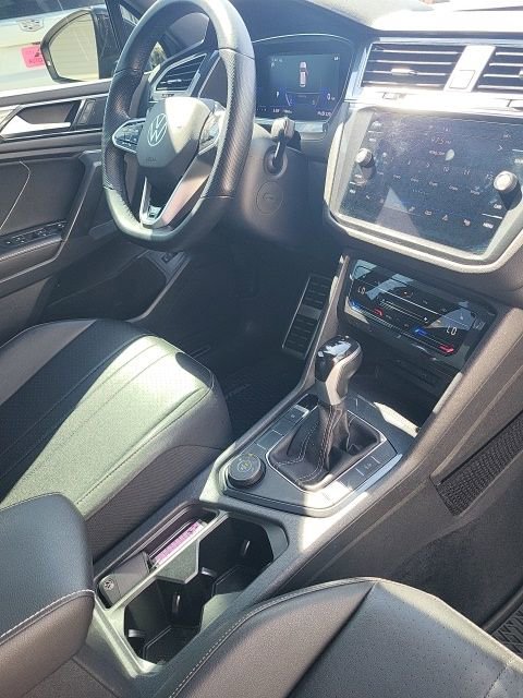 Used 2022 Volkswagen Tiguan SE R-Line AWD/4WD image 7