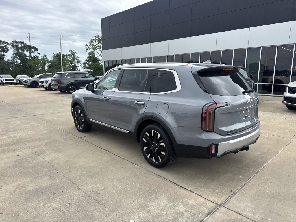 Used 2024 Kia Telluride SX w/ Towing Package FWD image 24