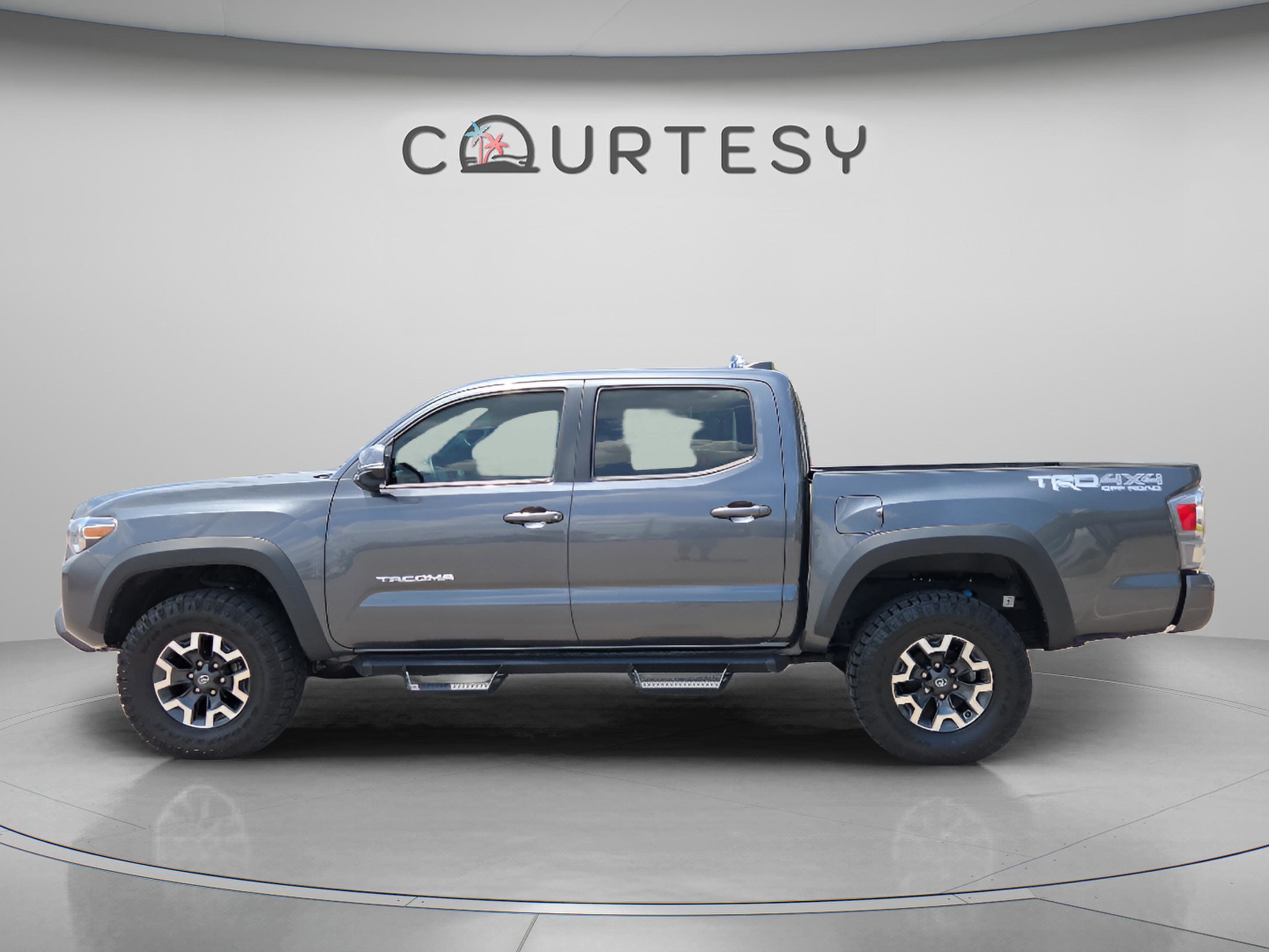 Certified 2023 Toyota Tacoma TRD Off-Road w/ Technology Package AWD/4WD image 2