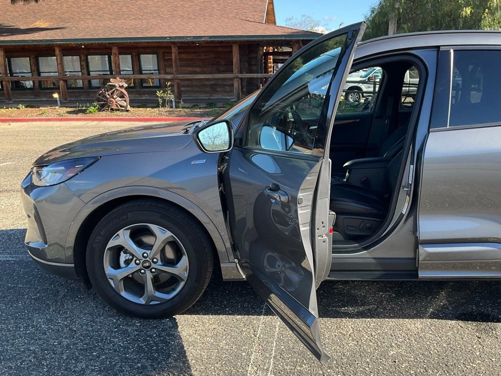 Certified 2024 Ford Escape ST-Line w/ Tech Pack #1 image 42