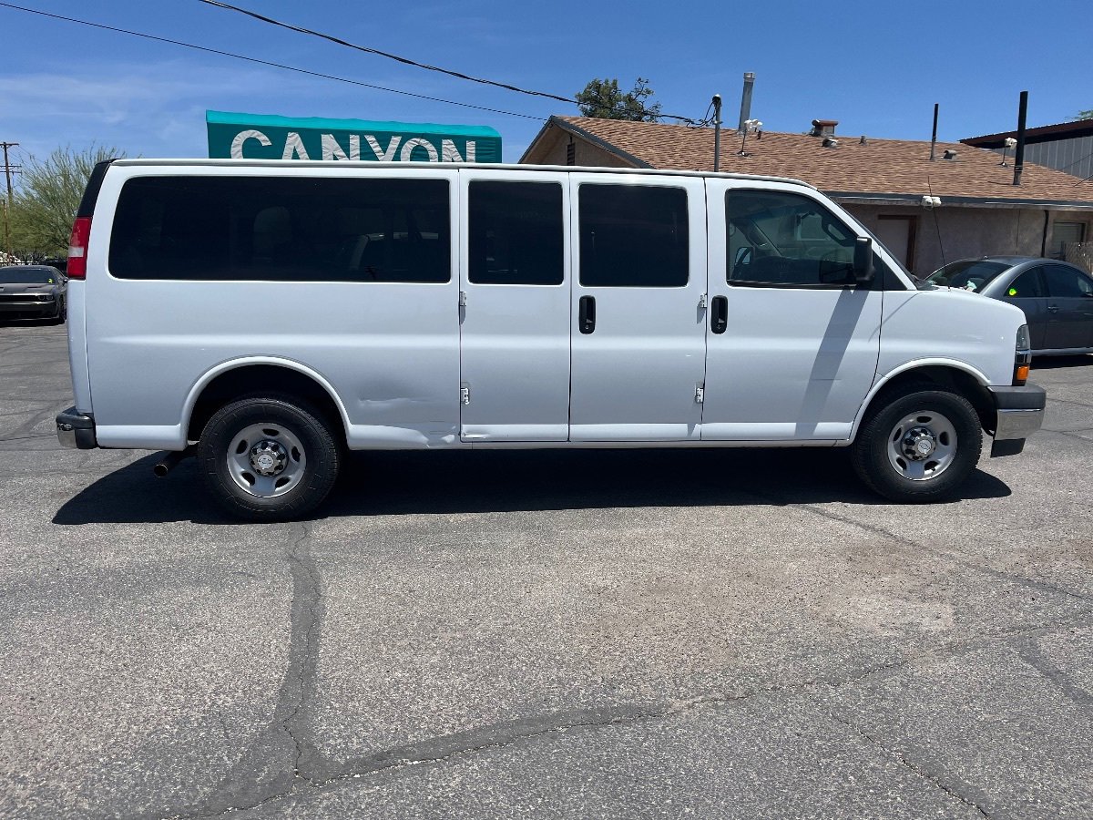 Used 2017 Chevrolet Express 3500 LT w/ LT Preferred Equipment Group RWD image 3
