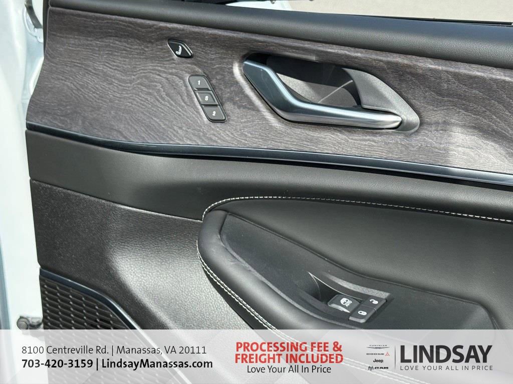 New 2025 Jeep Grand Cherokee Overland w/ Adv Protech Group III AWD/4WD image 18