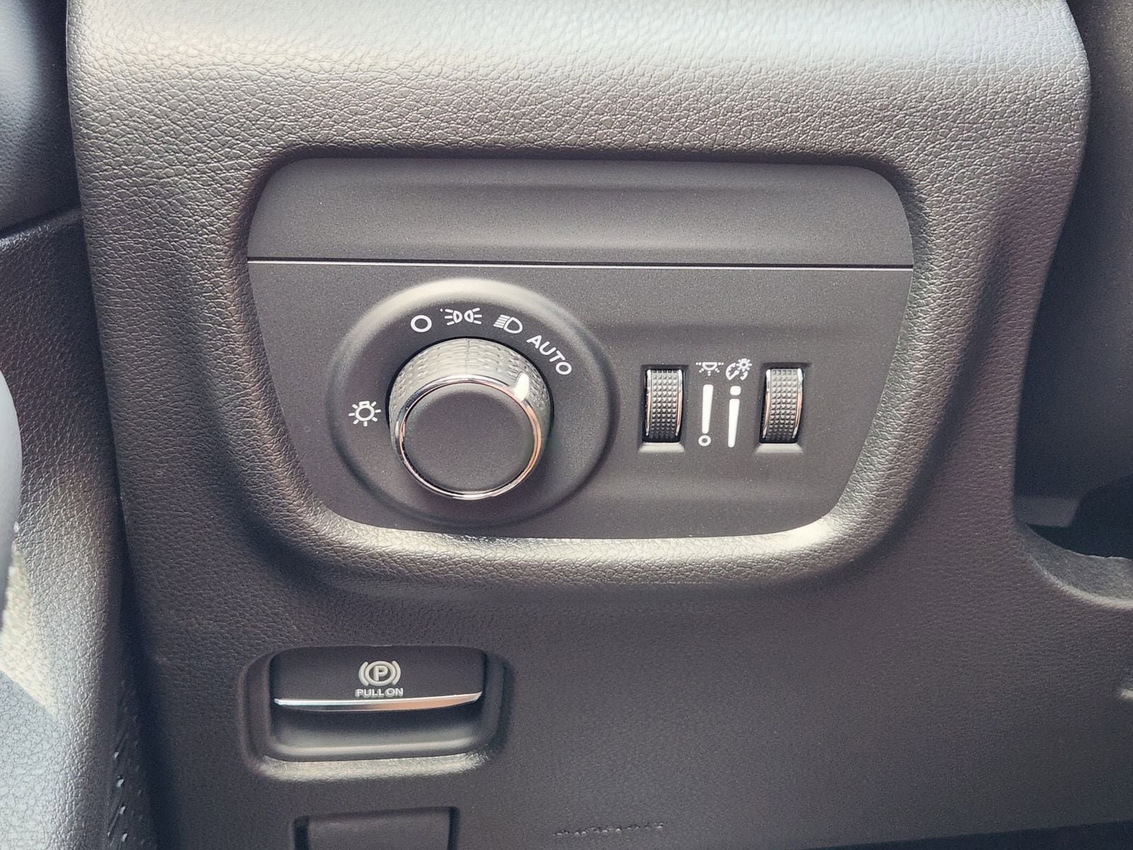 New 2025 Jeep Grand Cherokee L Laredo w/ Luxury Tech Group I RWD image 30