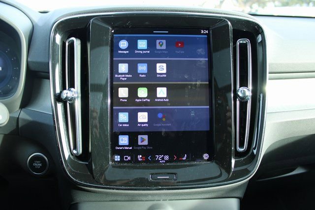 Used 2025 Volvo XC40 B5 Plus image 21