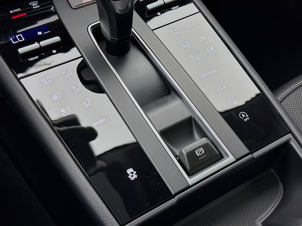 New 2026 Porsche Macan AWD/4WD image 21
