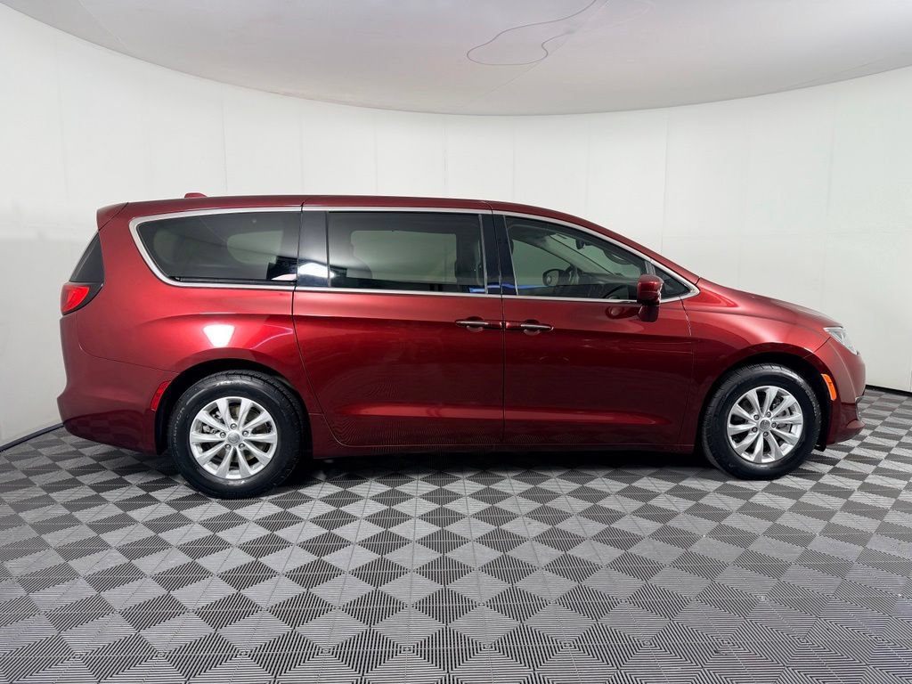 Used 2018 Chrysler Pacifica Touring Plus FWD image 6