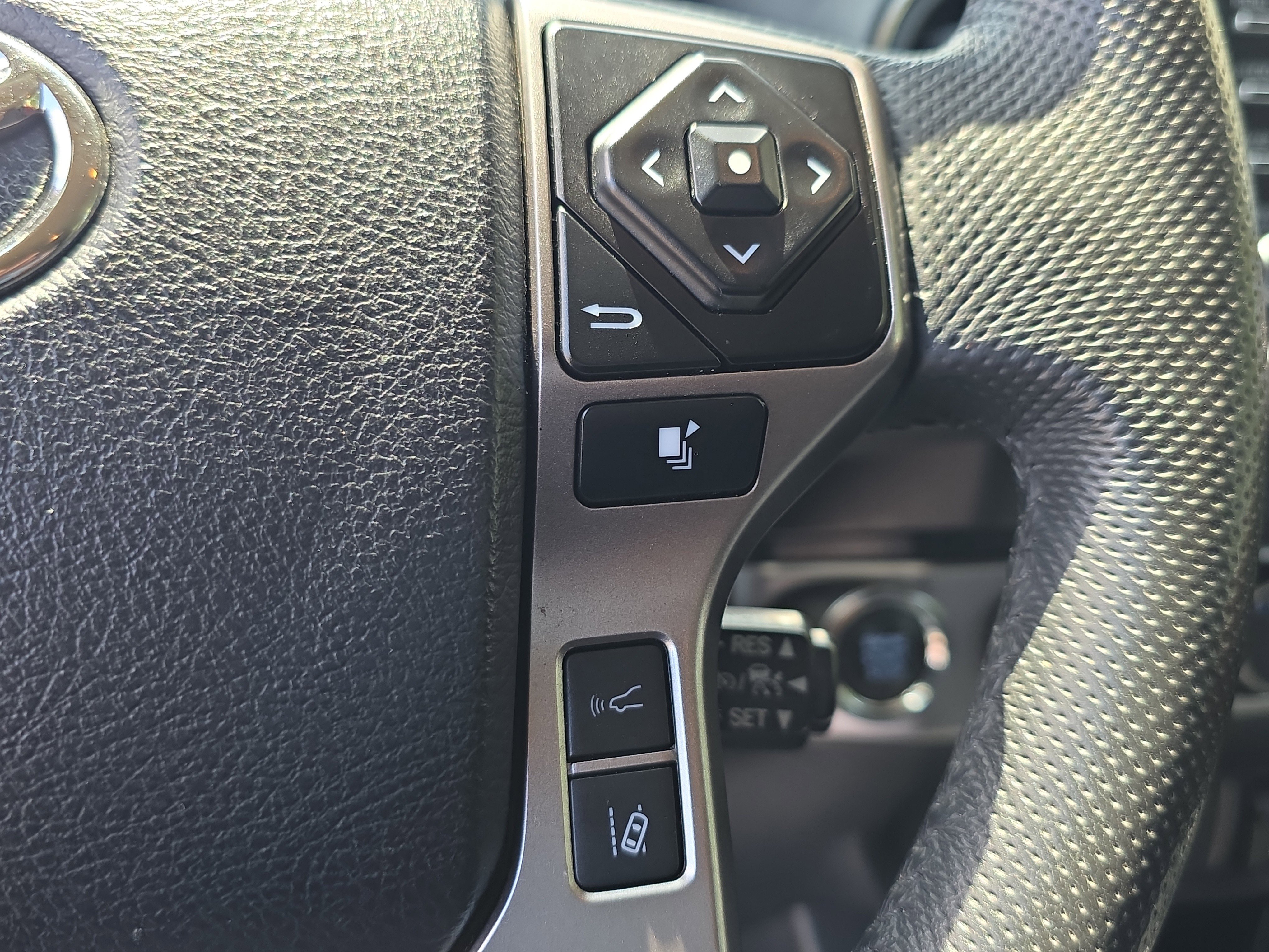 Used 2023 Toyota Tacoma SR5 AWD/4WD image 29